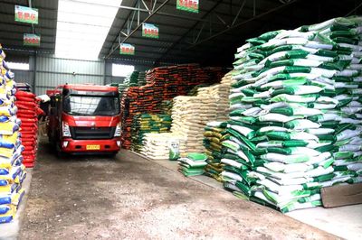 西峰區(qū):不誤農時不負春 備足農資保春耕